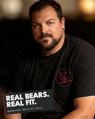 @alphachonkx making 184 cm / 6 ft look unfairly good in the black Anchor Tee.